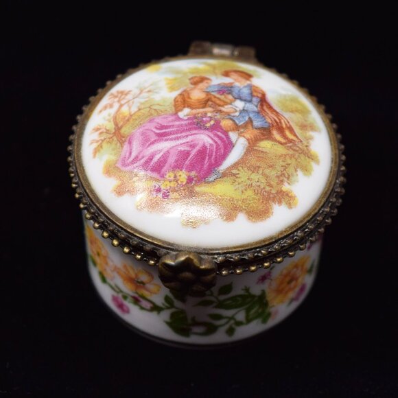 Vintage Golden Peak Courting Couple Pill Box Porcelain Small Renaissance Floral - Picture 10 of 13